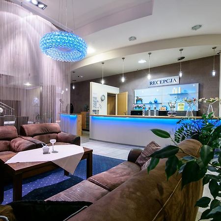 Hotel Nowy Dwor Trzebnica Dış mekan fotoğraf