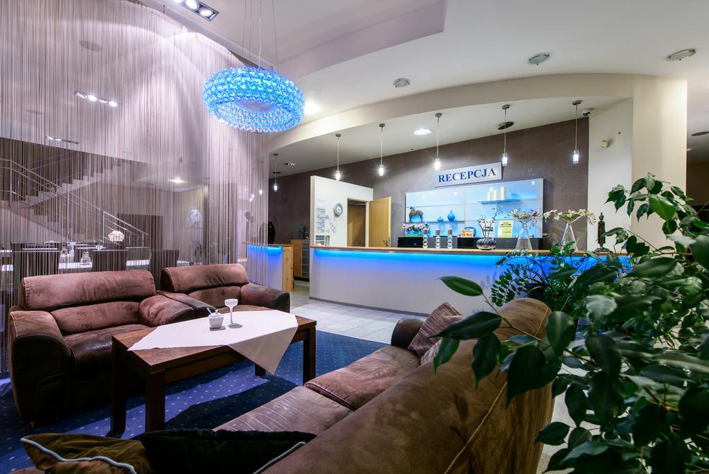 Hotel Nowy Dwor Trzebnica Dış mekan fotoğraf