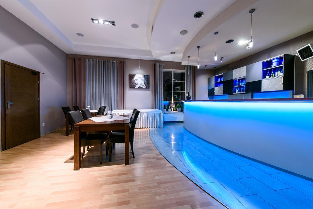 Hotel Nowy Dwor Trzebnica Dış mekan fotoğraf
