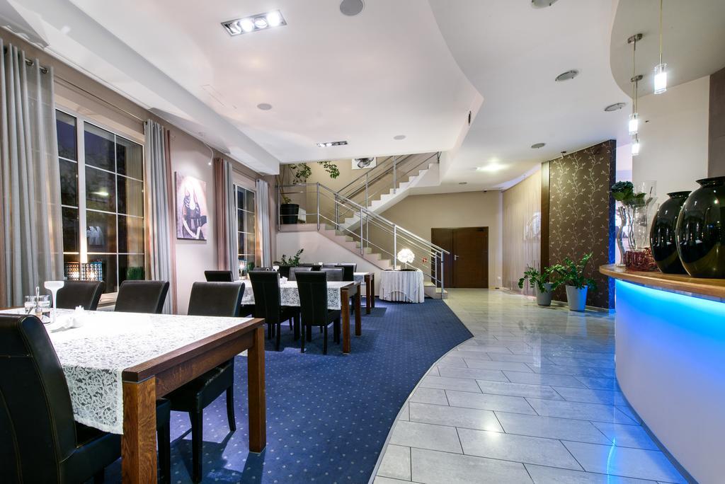 Hotel Nowy Dwor Trzebnica Dış mekan fotoğraf