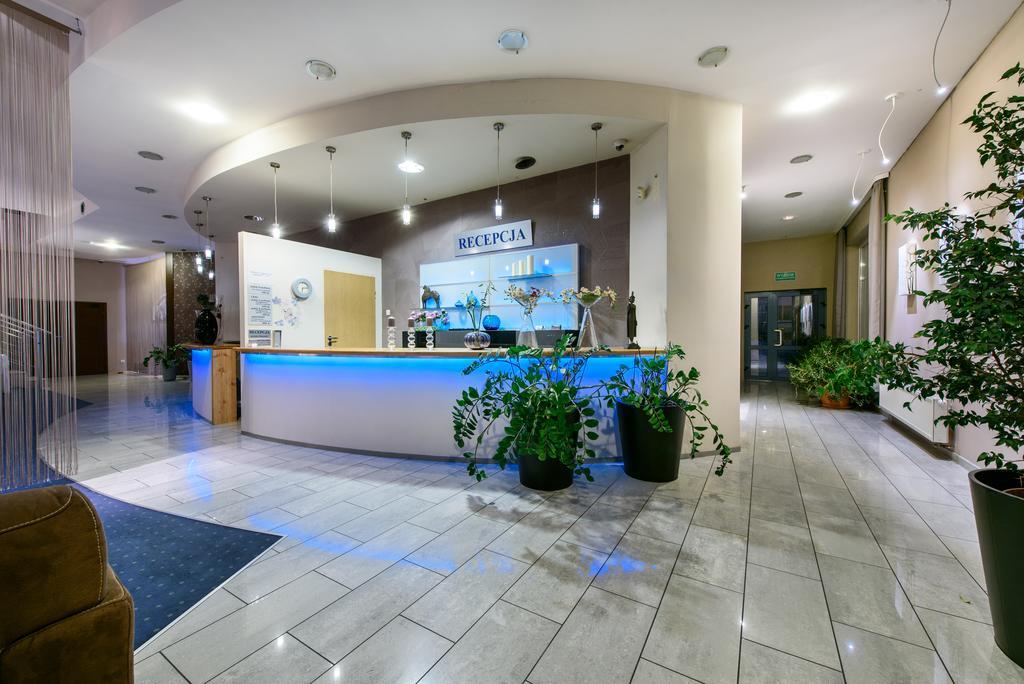 Hotel Nowy Dwor Trzebnica Dış mekan fotoğraf
