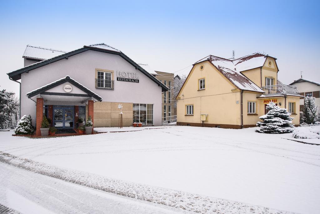 Hotel Nowy Dwor Trzebnica Dış mekan fotoğraf