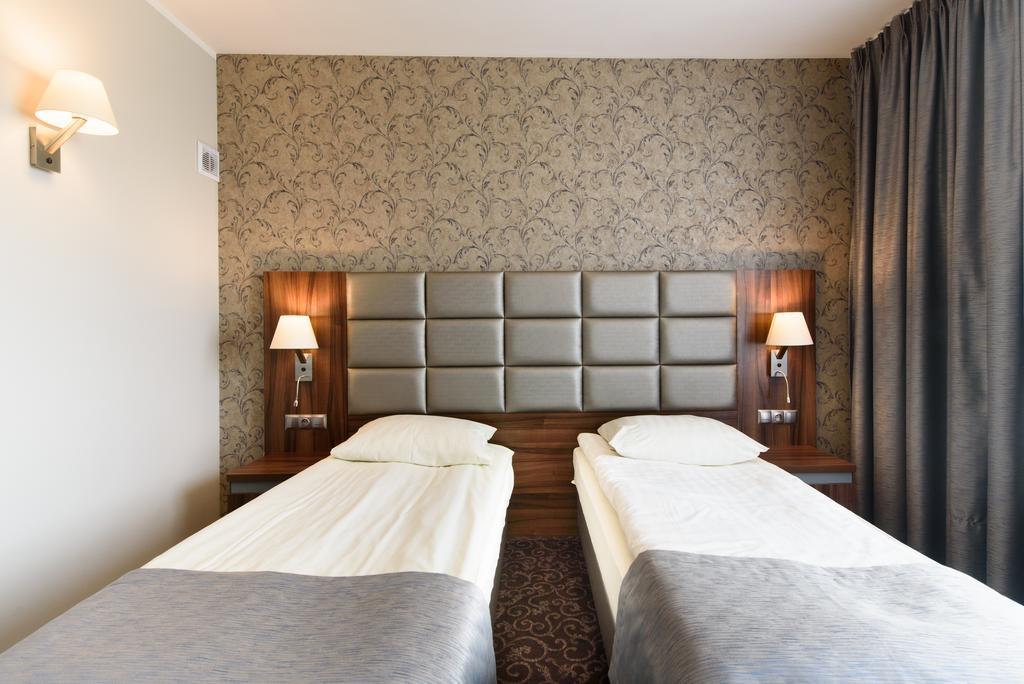 Hotel Nowy Dwor Trzebnica Dış mekan fotoğraf