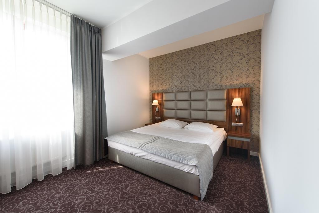 Hotel Nowy Dwor Trzebnica Dış mekan fotoğraf