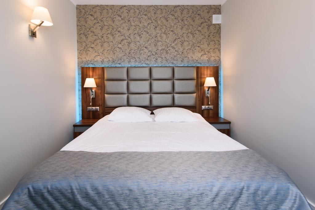 Hotel Nowy Dwor Trzebnica Dış mekan fotoğraf
