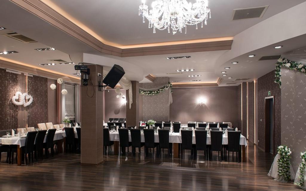 Hotel Nowy Dwor Trzebnica Dış mekan fotoğraf