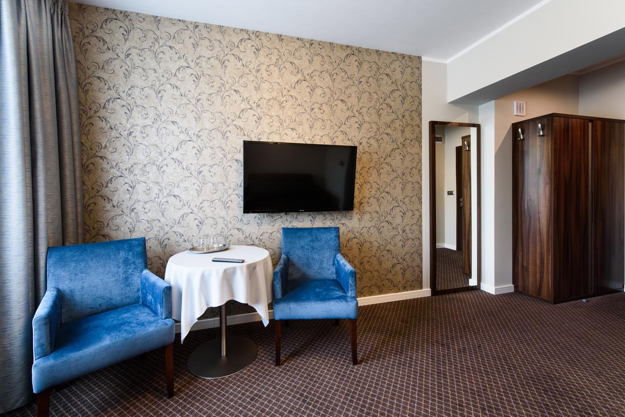 Hotel Nowy Dwor Trzebnica Dış mekan fotoğraf