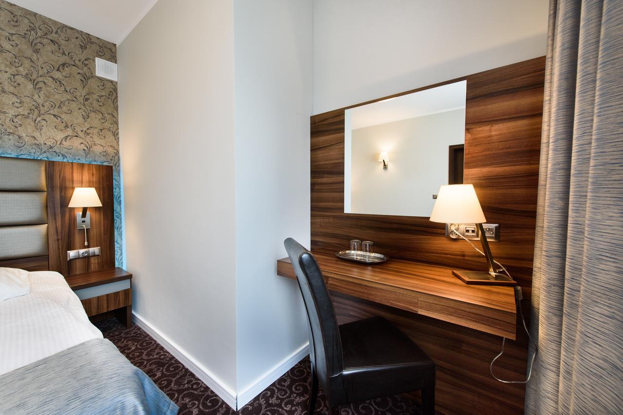 Hotel Nowy Dwor Trzebnica Dış mekan fotoğraf