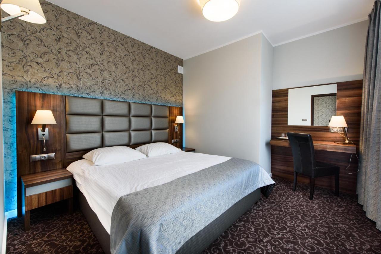 Hotel Nowy Dwor Trzebnica Dış mekan fotoğraf