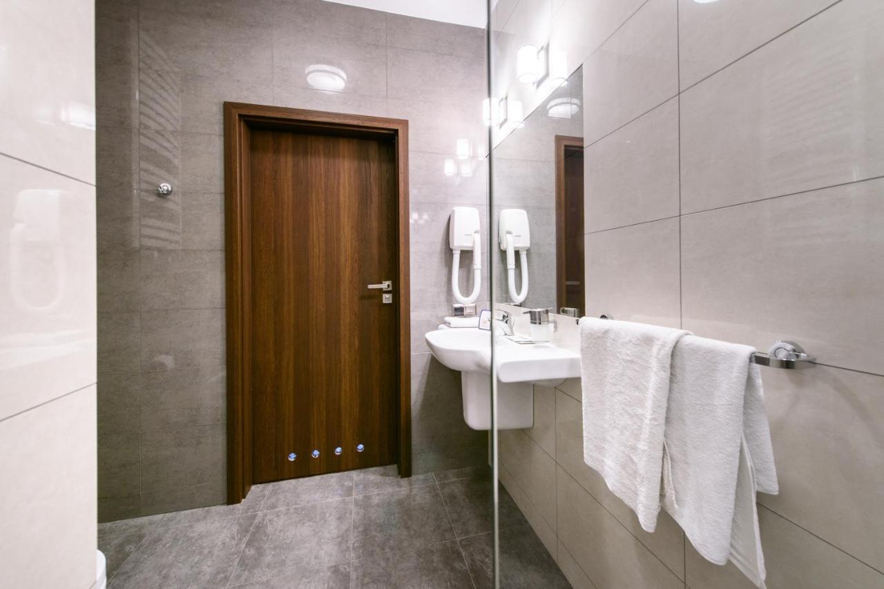 Hotel Nowy Dwor Trzebnica Dış mekan fotoğraf