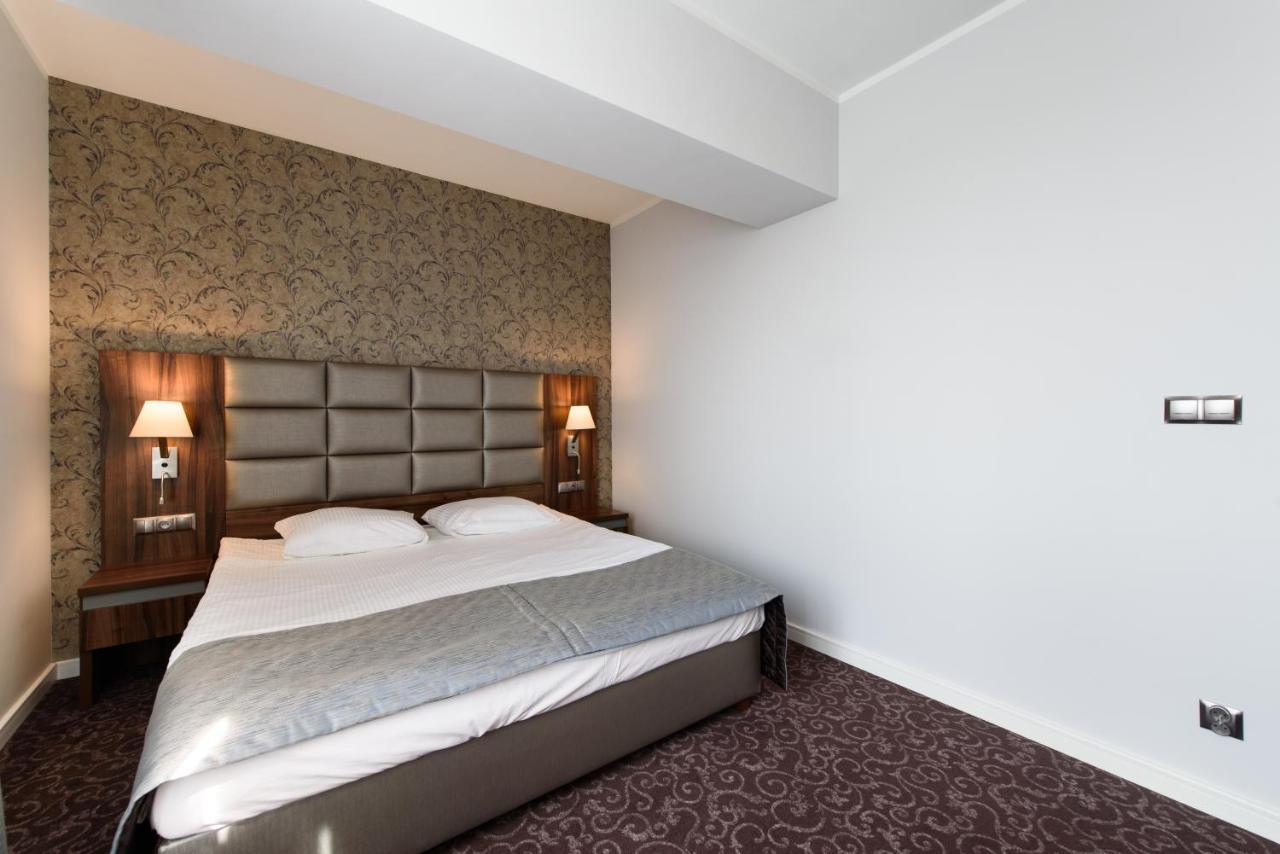 Hotel Nowy Dwor Trzebnica Dış mekan fotoğraf